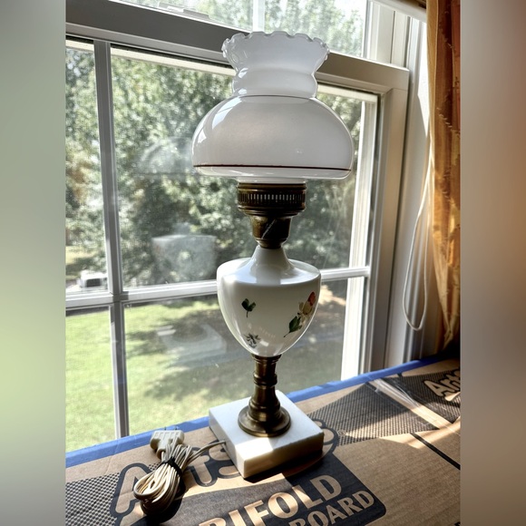 Vintage Elegant Hurricane Parlor Lamp, c. 1960(s), Excellent Condition - Picture 1 of 7